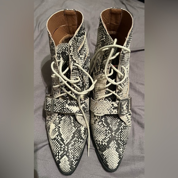 Qupid (Miss Lola) Snakeskin Booties Size 8.5 - Picture 5 of 5